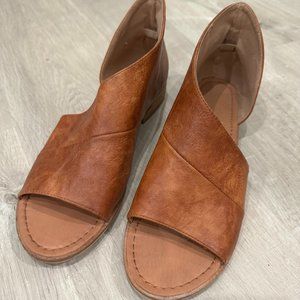 Catherine Malandrino Slip On Brown Flat Sandals size 10
